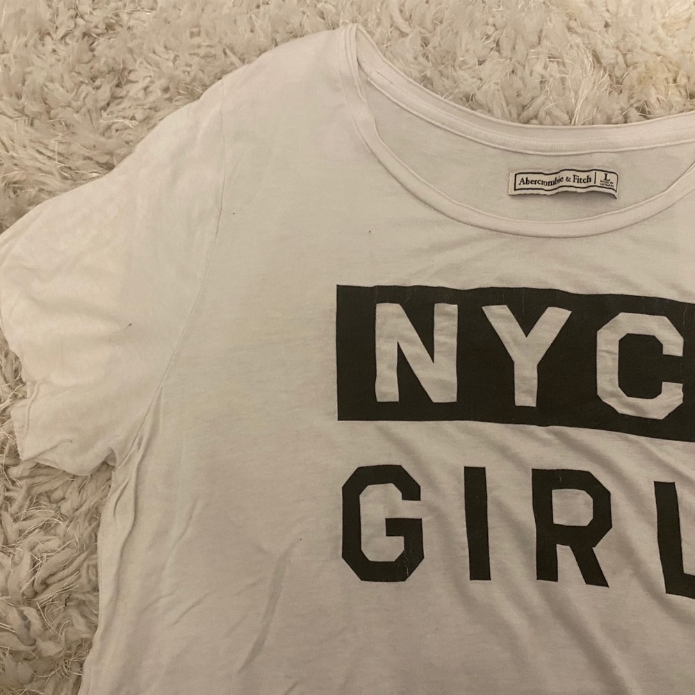 NYC girl comfy white tee